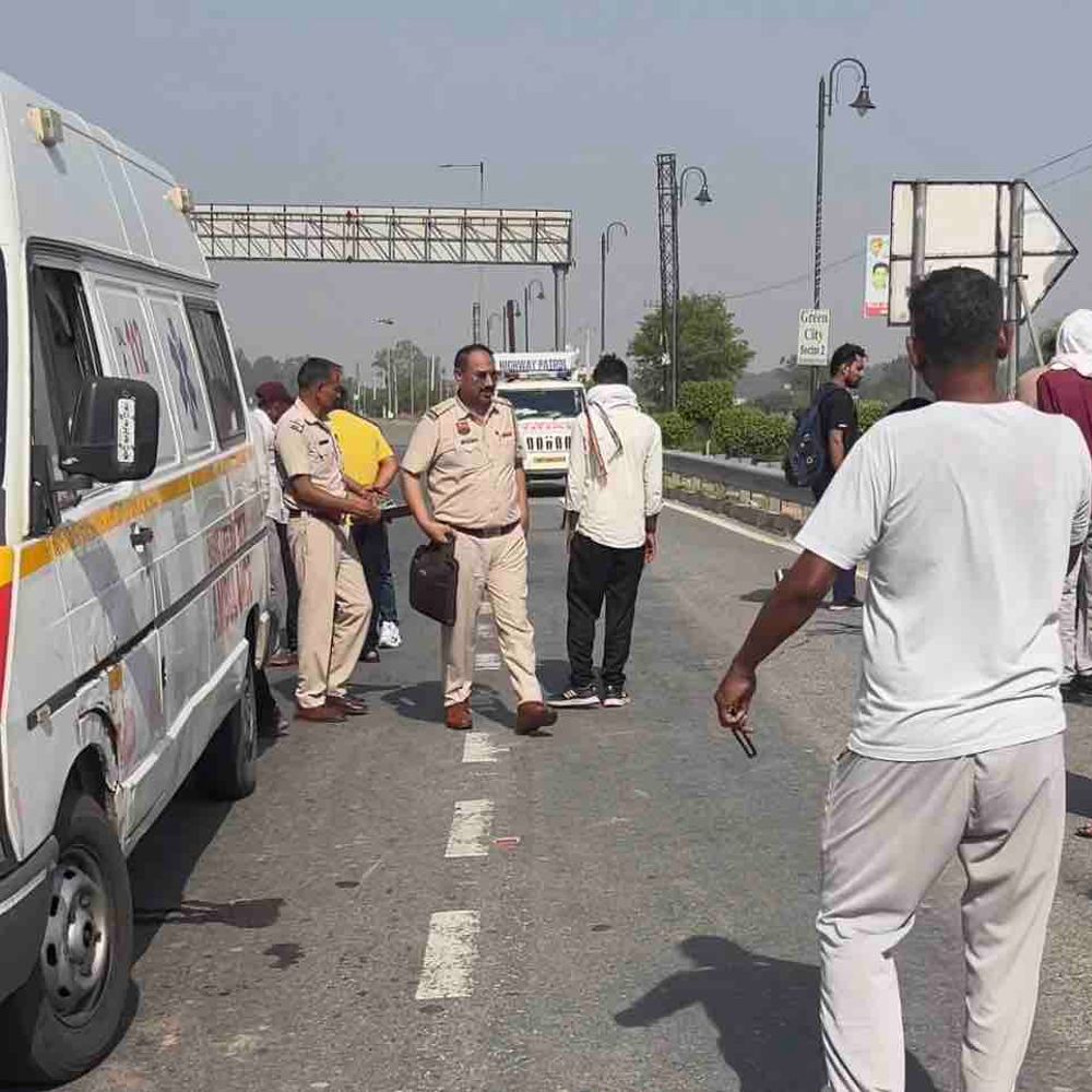 नरवाना में गाड़ी ने बाइक को मारी टक्कर:युवक की मौत, साथी की हालत गंभीर; हिसार-चंडीगढ़ हाईवे पर हादसा