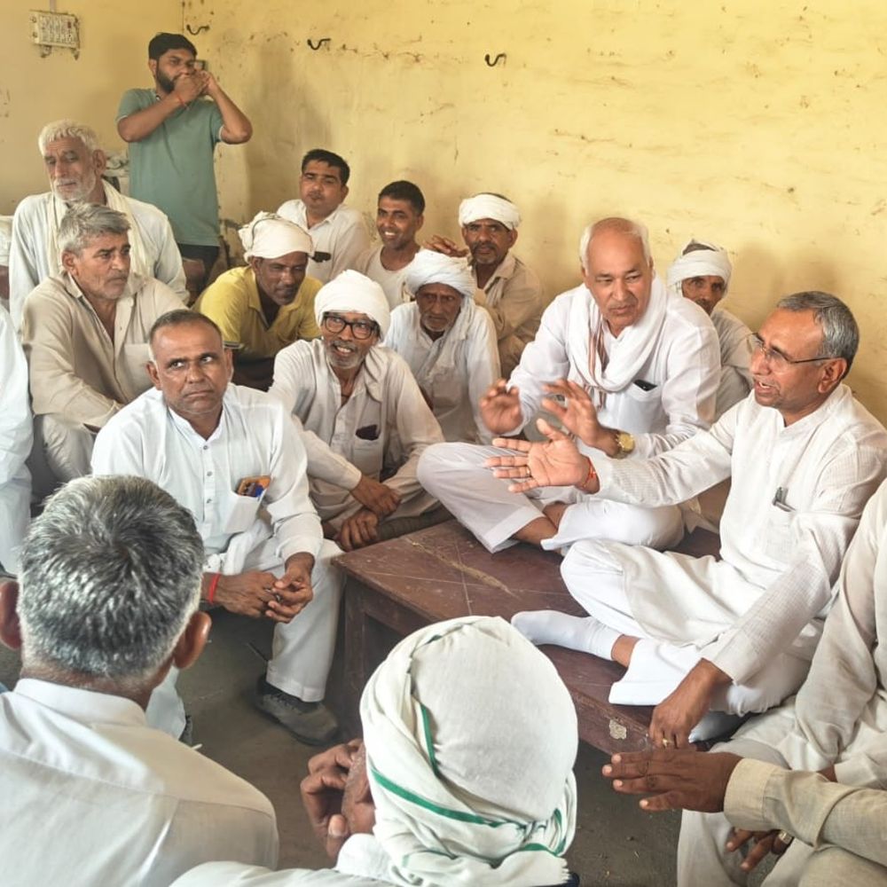 किरमारा में किसानों के धरने पर पहुंचे विधायक नरेश सेलवाल:मुआवजे की मांग को दिया समर्थन, बोले- फसल नुकसान की भरपाई सुनिश्चित की जाए