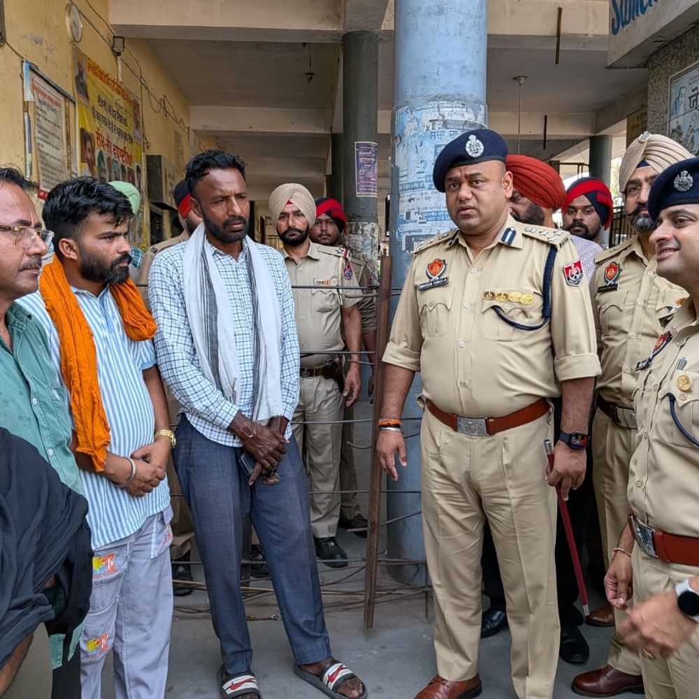 कपूरथला रेलवे स्टेशन से बाजार तक सख्त चेकिंग:व्यापारियों में भरोसा बढ़ाने को पुलिस सक्रिय; डीआईजी बोले- सुरक्षा अभियान रहेगा जारी