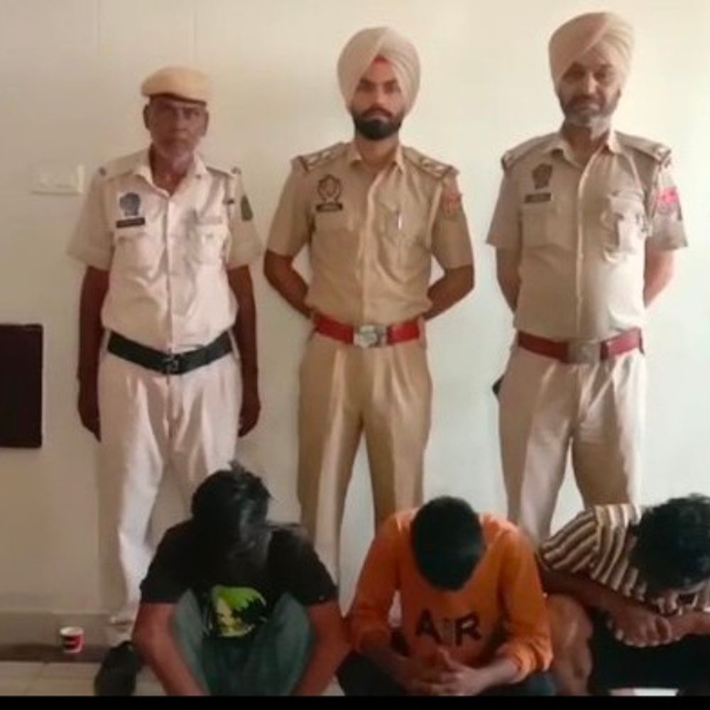 पठानकोट में 20 ग्राम हेरोइन सहित 3 तस्कर अरेस्ट:तारागढ़ पुलिस ने नाकाबंदी के दौरान दबोचा; मोटरसाइकिल भी किया जब्त