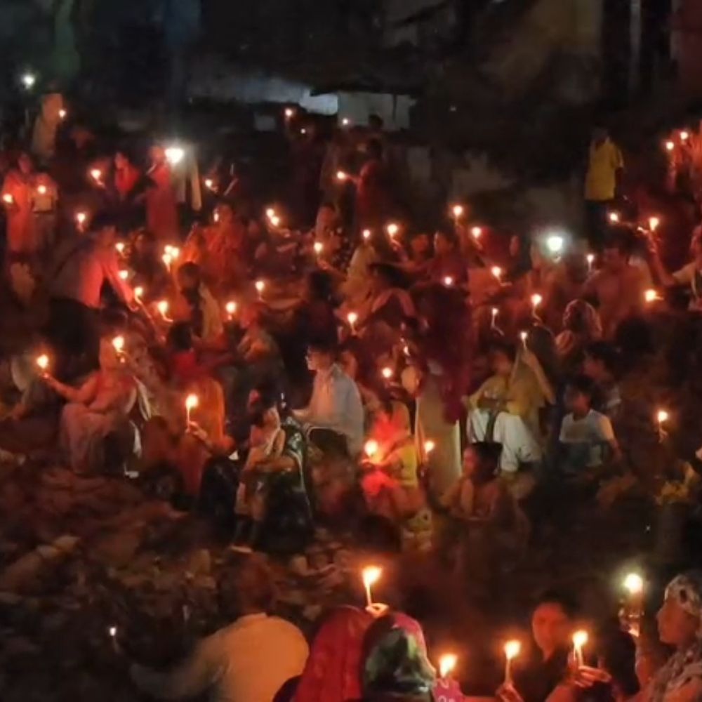 फरीदाबाद में मोमबत्ती लेकर विरोध प्रदर्शन:बेघर हुए लोगों ने की पुनर्वास की मांग, बच्चे भी हुए शामिल, बोले- जारी रहेगा आंदोलन