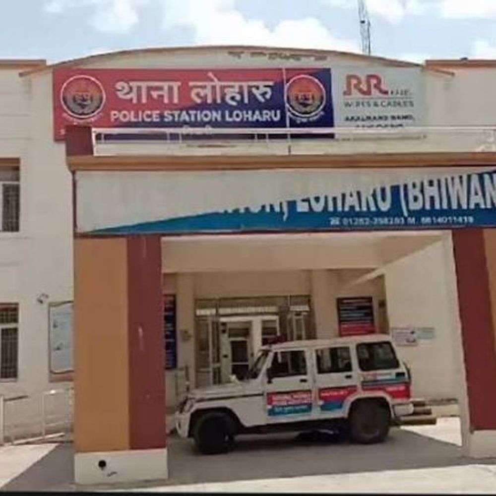 भिवानी में यात्री की जेब काट 1 लाख रुपए निकाले:बेटी के साथ बस में सवार होकर जा रहा, पुलिस ने दो आरोपियों को पकड़ा