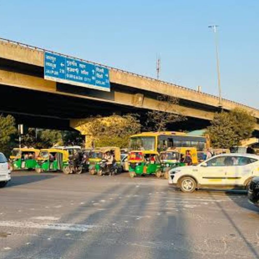 गुरुग्राम में राजीव चौक अंडरपास में घायल मिला व्यक्ति:इलाज के दौरान तोड़ा दम, हत्या या हादसे में उलझी पुलिस, पोस्टमार्टम रिपोर्ट का इतंजार