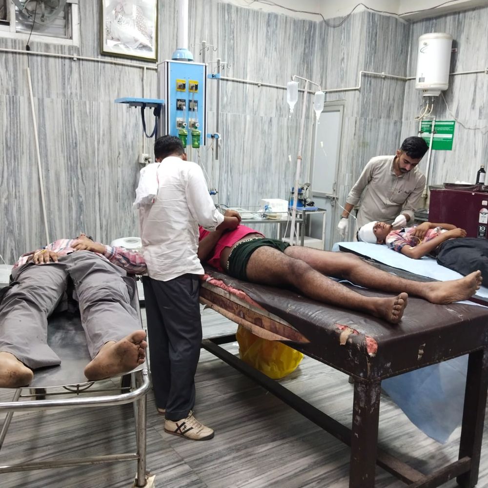 अबोहर में बुलेट और कार की भिड़ंत:तीन नाबालिग घायल, पटाखे बजाते जा रहे थे; दो की हालत गंभीर