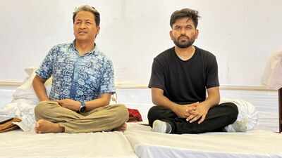 Sonam Wangchuk begins indefinite hunger strike at Jantar Mantar in support of CJP protest | Delhi News