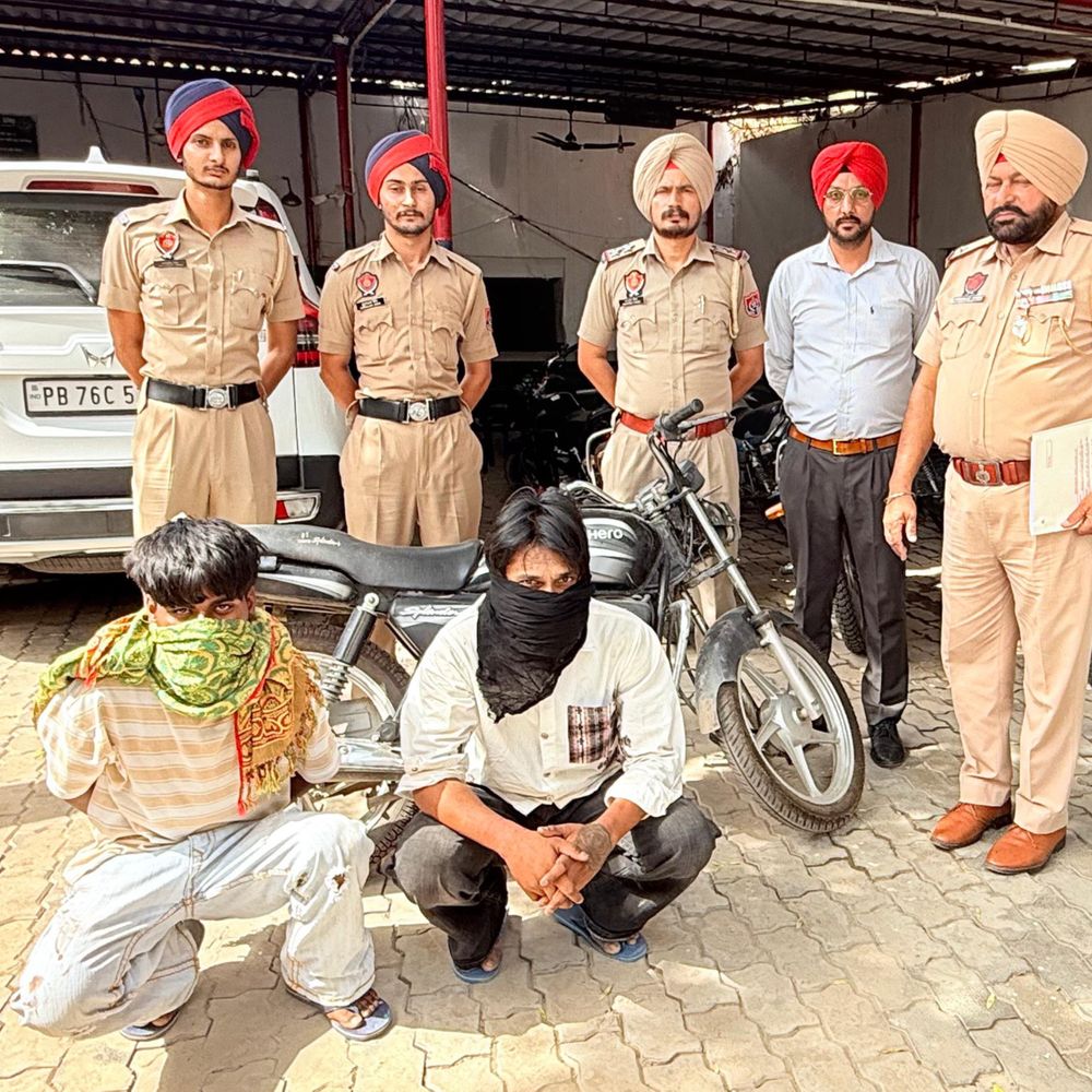 मोगा में 1 किलो हेरोइन सहित 2 तस्कर अरेस्ट:बिना नंबर का मोटरसाइकिल भी बरामद; पुलिस ने आरोपी को रिमांड पर लिया