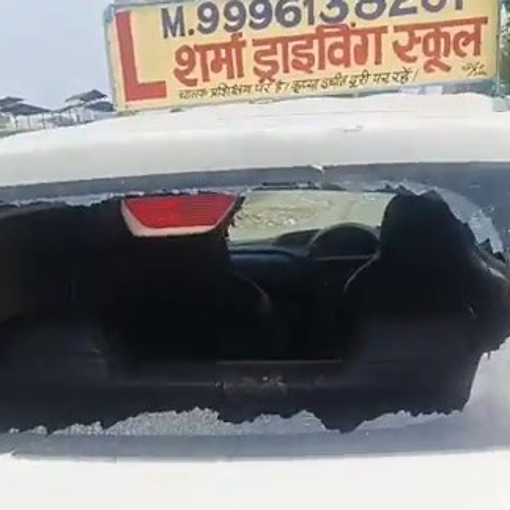 नरवाना में ड्राइविंग स्कूल संचालक की कार पर हमला:हमलावरों ने बाइक लगाकर रोका रास्ता, ईंट-पत्थर फेंके, बमुश्किल बचाई जान