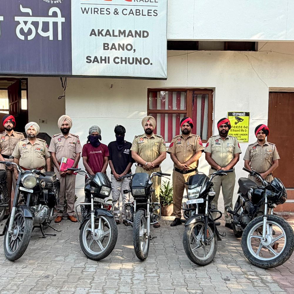 कपूरथला में वाहन चोर गिरोह का भंडाफोड़:गिरफ्तार 2 आरोपियों की निशानदेही पर छह चोरी की बाइकें बरामद हुईं
