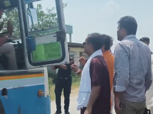 हरियाणा रोडवेज बस का मंत्री ने पीछा किया,VIDEO:छात्राओं को बैठाए बिना निकला, गौतम ने रुकवाकर वापस भेजा; ड्राइवर-कंडक्टर चार्जशीट