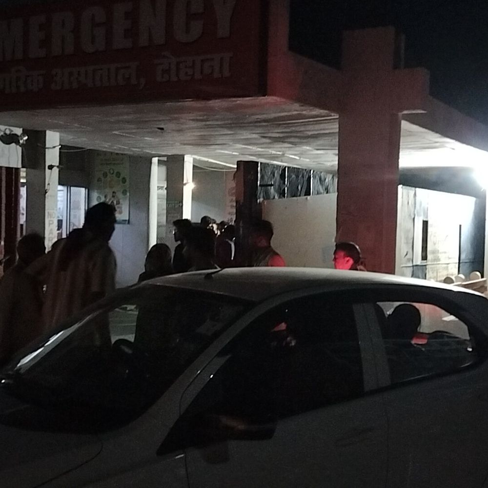फतेहाबाद में 2 बाइकों की आमने-सामने टक्कर:हादसे में 2 युवकों की मौत, 2 घायल; घायलों को अग्रोहा रेफर किया