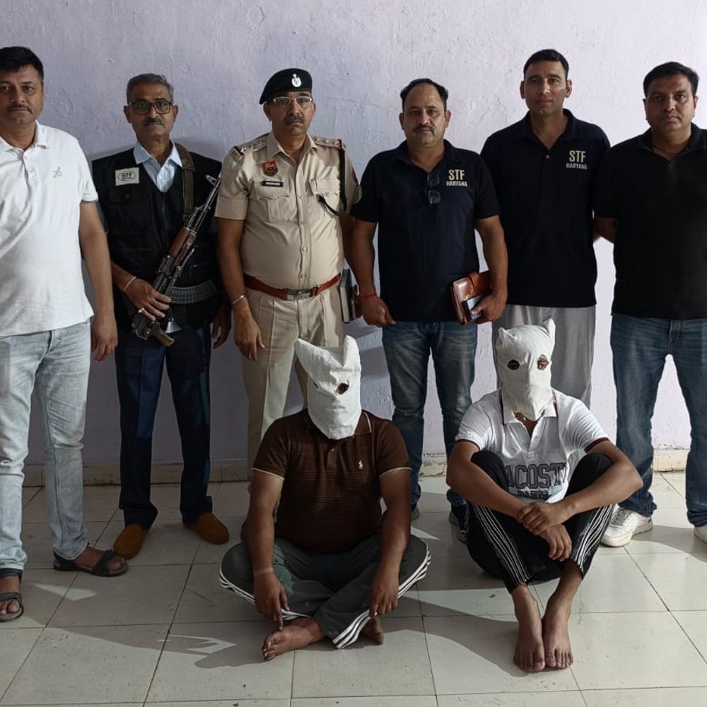 हांसी सूरज हत्याकांड में 2 आरोपी गिरफ्तार:चाकू मारकर किया था शोरूम के प्रबंधक का मर्डर; तीन अन्य अभी भी फरार