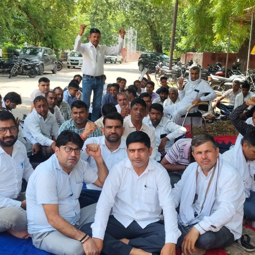 हिसार में बिजली कर्मचारियों का प्रदर्शन:मंत्री अनिल विज के आवास घेराव की चेतावनी, लंबित मांगों और हरियाणा एग्री डिस्कॉम का विरोध