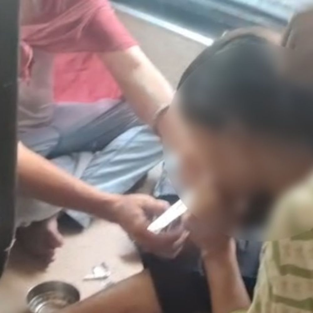 बस के अंदर नशे का वायरल वीडियो:सुल्तानपुर लोधी में पुलिस ने तीन युवकों गिरफ्तार किया, महिला की तलाश जारी