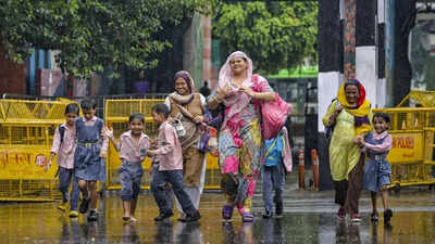 Delhi Weather: Delhi wakes up to steady rain as IMD forecasts wet spell across northwest India till June 19 | Delhi News