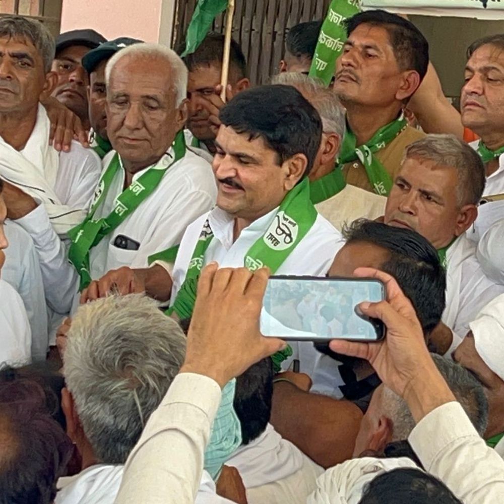 महंगाई के खिलाफ हांसी में इनेलो का प्रदर्शन:खाद-डीजल के दाम घटाने की मांग, जिलाध्यक्ष बोले-लोगों की रसोई पर पड़ा असर