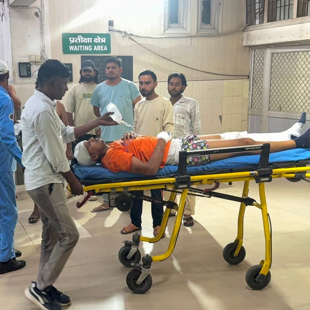 हांसी में गोलगप्पे विक्रेता पर जानलेवा हमला:जान बचाने को डेयरी में घुसा, हमलावरों ने पीछा कर पीटा; बचाने आए लोगों से धक्का-मुक्की