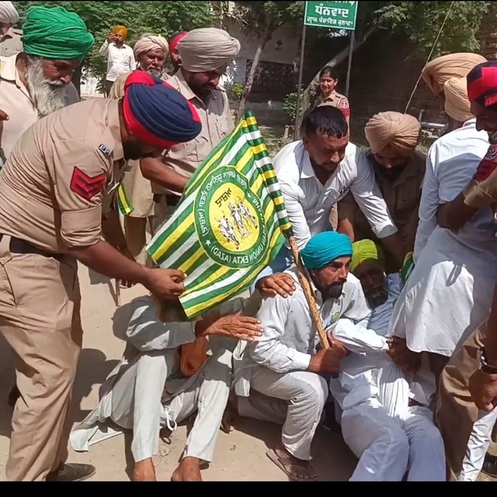 CM मान से मिलने जा रहे किसान हिरासत में:मानसा में रास्ते में पुलिस ने रोका, किसानों ने सरकार के खिलाफ की नारेबाजी