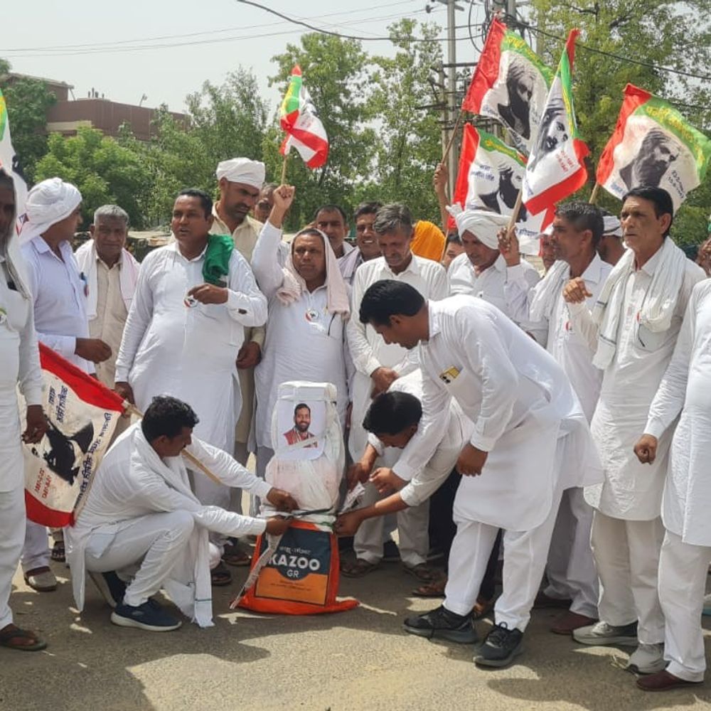 सिरसा में किसान संघर्ष समिति की बैठक, मांगों पर रोष:सीएम का पुतला फूंका, 10 जुलाई को डीसी को सौंपेंगे मांगपत्र