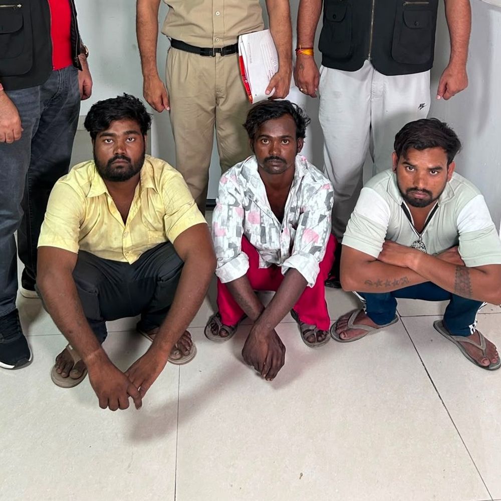 गुरुग्राम में मंदिरों में चोरी करने वाले 3 अरेस्ट:राजस्थान के रहने वाले हैं तीनों, 21 हजार कैश और ऑटो रिक्शा बरामद