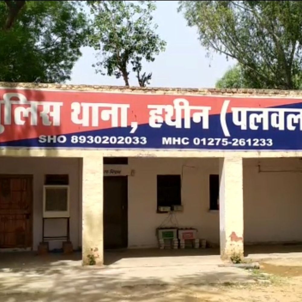 पलवल में प्रेम विवाह से नाराज परिजनों का हमला:घर में घुसकर महिलाओं को तलवार-डंडों से किया घायल; 4 लोगों पर FIR