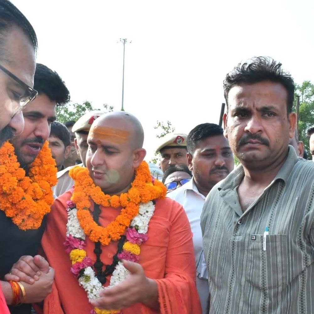 सांपला पहुंचने पर स्वामी राघवेंद्र भारती का स्वागत:संतों ने युवाओं को नशे से दूर रहने का दिया संदेश, श्रद्धालुओं को दिया आशीर्वाद