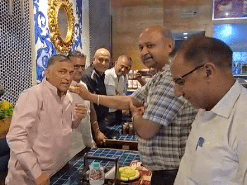 मनीष मित्तल ने संभाला हरियाणा फार्मेसी काउंसिल रजिस्ट्रार पद:बाईपास सर्जरी के कारण आधे घंटे नीचे रहे; चेयरमैन मित्तल लेने आए