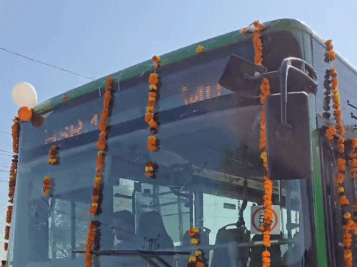 हिसार-अग्रोहा रूट पर AC ई-बस सर्विस शुरू, ₹45 किराया:बस स्टैंड से रोज 8 फेरे लगाएगी; गर्मी से लोगों को मिलेगी राहत