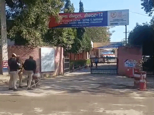 2 बहनों से अश्लील हरकत करने वाले 2 गिरफ्तार:स्कॉर्पियो में आए थे; फरीदाबाद में मोमोज खाने गईं तो अभद्र इशारे किए