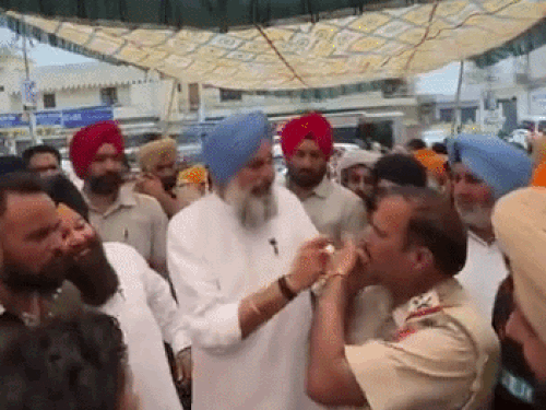 मजीठिया के वकीलों को FIR कॉपी देने का आदेश:अमृतसर कोर्ट ने कहा- 24 घंटे में दो, LOC पर पत्नी बोली- पासपोर्ट पहले ही सरेंडर