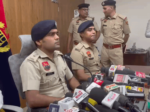 नशे की कमाई पर हिसार पुलिस का बड़ा एक्शन:3 महीने में ₹78.47 लाख की अवैध संपत्ति अटैच; 16 गाड़ियां जब्त, एसपी की चेतावनी