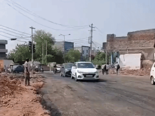 फरीदाबाद में मस्जिद चौक पर रातों-रात बनी रोड:सैनिक कॉलोनी जाने वालों को मिलेगी जाम से राहत, दुकानदारों को दिए गए नोटिस