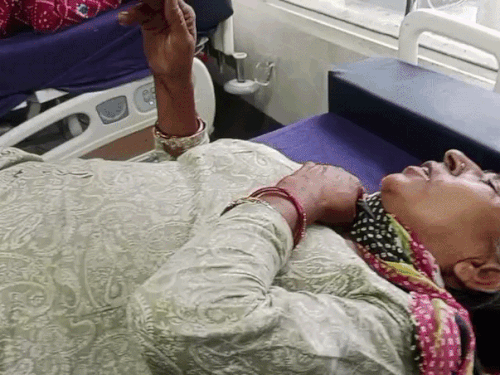 फतेहाबाद में पिकअप और ई-रिक्शा की टक्कर, बच्ची की मौत:2 बच्चों समेत पांच लोग घायल; सभी रिश्तेदारी में जा रहे थे