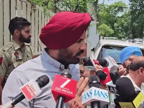 केजरीवाल के CM फेस वाले बयान पर वड़िंग का पलटवार:कहा, कांग्रेस में एक व्यक्ति नहीं, सामूहिक नेतृत्व से होते हैं फैसले