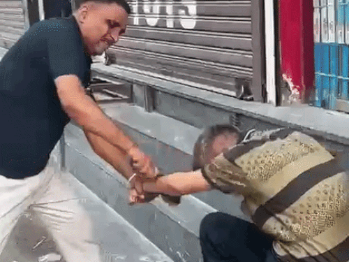 लुधियाना में जादू-टोना करते व्यक्ति की वीडियो:लोगों ने चप्पलों से पीटा, घर के मालिक ने फूटेज खंगाली तो हुआ खुलासा