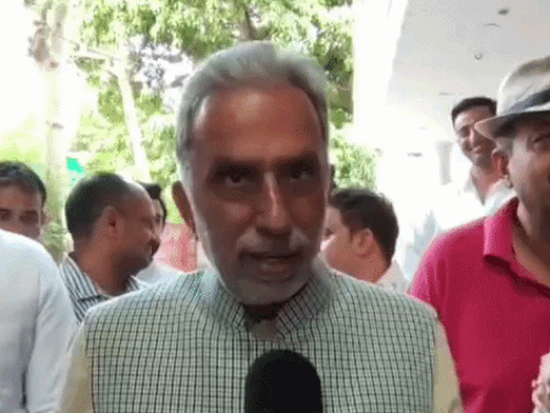फरीदाबाद में कृष्णपाल गुर्जर का कांग्रेस पर निशाना:65 सालों में रोड़ और जमीन पर कब्जे कराए, विकास में रोड़ा बने तो हटाए गए निमार्ण