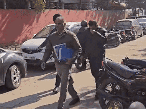 पंचकूला पर्ल्स लैंड केस- तहसीलदार विक्रम सिंगला पर तीसरी FIR:DRO जोगेंद्र शर्मा पर दूसरी, नॉलेज के बावजूद राजस्व रिकॉर्ड में बदलाव कर हुई रजिस्ट्री