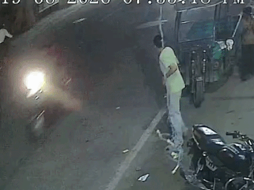 लुधियाना में 100KM रफ्तार से कार ने 2 को उड़ाया-VIDEO:15 फीट दूर गिरे, सर्विस सेंटर मालिक ने नाबालिगों को चाबी दी, गाड़ी बेकाबू हुई