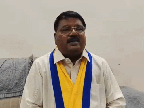 गुजरात AAP नेता अशोक ओझा का अपनी गिरफ्तारी पर खुलासा:बोले- मुझसे सिर्फ पार्टी के पुराने-नए संगठन और फंड के बारे में पूछा गया