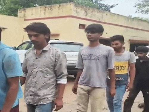गुरुग्राम में पकड़े अवैध बंगलादेशियों के मोबाइल से खुलासा:एनसीआर में 100 से ज्यादा लोगों के छिपे होने की आशंका, कंस्ट्रक्शन साइट हॉट स्पॉट
