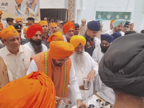 पंचकूला पहुंचे CM नायब सिंह सैनी:गुरु अर्जुन देव की शहादत को किया याद, छबील में श्रद्धालुओं को पिलाया शरबत