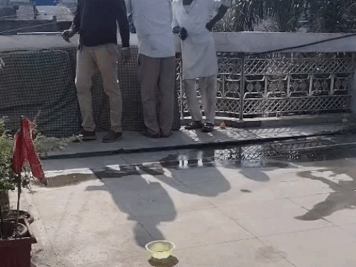 लुधियाना- VIDEO बनाने पर हमलावरों ने बच्चे को उल्टा लटकाया:जबरन घर में घुसे, विरोध करने पर थप्पड़ मारे; पिता को उठाकर ले गए