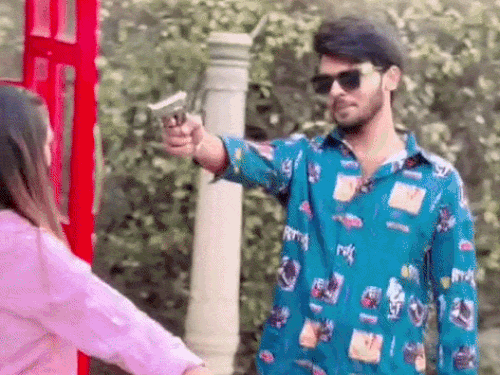 नाबालिग गर्लफ्रेंड को गोली मारने वाला हरियाणवी सिंगर अरेस्ट:गलत इरादे से कार में बुलाया, इनकार पर वारदात; सोनीपत में था ₹5 हजार का इनाम