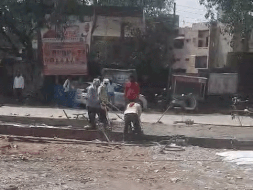 रेवाड़ी में 2.50 करोड़ का सरकुलर रोड बनना शुरू:अंबेडकर चौक से कंक्रीट बिछानी शुरू, निर्माण पूरा होने तक वन-वे रहेगा ट्रैफिक
