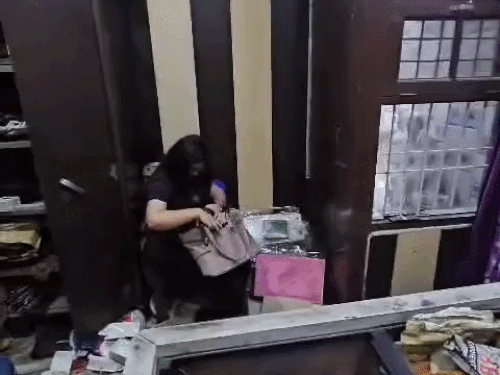 यमुनानगर में रोशनदान तोड़कर घर में घुसे चोर:45 लाख का पुश्तैनी सोना व नकदी चुराई, महाकाल दर्शन के लिए गया था परिवार