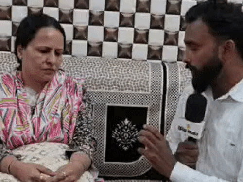 'CJP के धरने में न जाती तो धब्बा लगता':रोहतक की सस्पेंड लेडी टीचर बोलीं- बेटे को रोता छोड़कर गई; मां का फर्ज निभाया