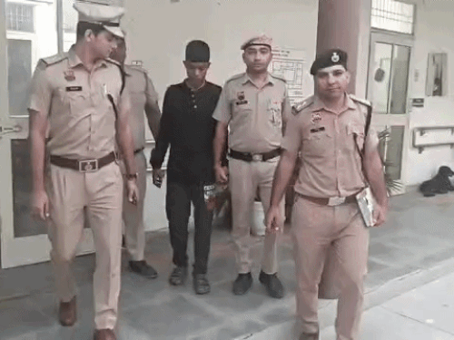 शराब कारोबारी के घर ताबड़तोड़ फायरिंग में आरोपी गिरफ्तार:पुरानी रंजिश और पैसों के विवाद में वारदात हई; 2 दिन के रिमांड़ पर आरोपी