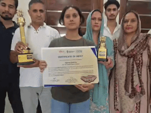 हरियाणा की बेटी ने संसद भवन में दिखाया दम:44 हजार युवाओं के बीच चमकी सोनीपत की अपूर्वा; मिला ‘बेस्ट क्वेश्चनर’ अवॉर्ड और एक लाख रु