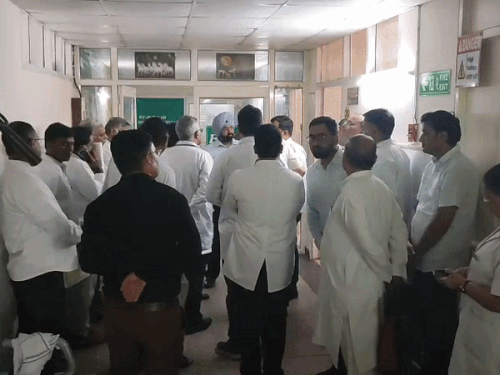 6 माह की वेटिंग में मरीज मरकर दोबारा उठ लेगा:चेयरमैन बोले- अपनी व्यस्था सही नहीं तो बाहर कैसे सुधारेंगे, रेवाड़ी पहुंची विधासभा कमेटी