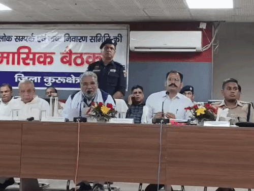 को-ऑपरेटिव सोसायटी के मैनेजर को सस्पेंड करने के आदेश:कुरुक्षेत्र ग्रेवांस की बैठक में मंत्री ने दिखाई सख्ती; बोले-निलंबित इंस्पेक्टरों को जल्द गिरफ्तार करे