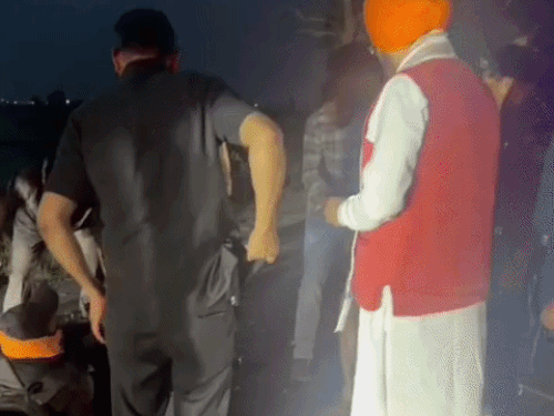 CM सैनी ने तड़पते घायलों को देख रुकवाया काफिला:कुरुक्षेत्र में ट्रैक्टर ने मारी 2 युवकों को टक्कर, रोड पर पड़े थे; एस्कॉर्ट की एंबुलेंस से अस्पताल भेजा